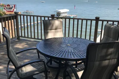 Image de Maison sur l'eau avec belle vue sur le lac et quai privé