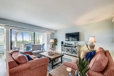 Image de 1414 South Beach Villa ~ Direct Walkout Beach de 4Br Villa Sea Pines!
