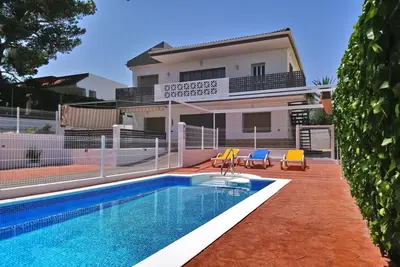 Image de Villa A 200 M De La Plage + 5 Chambres CLIMATISÉE + Piscine PRIVÉE Et CLÔTURÉE