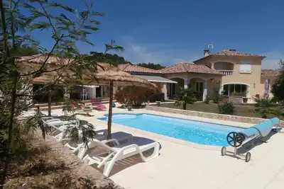 Image de Sud Ard Villa Luxueuse Piscine et Spa Prives wifi Fibre