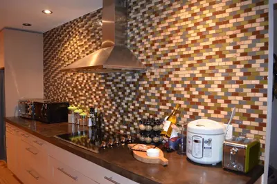 Image de Beau quai remodelé Lakeport poisson / bateau, bain à remous, terrasse, barbecue et foyer! !