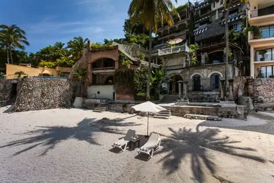 Image de Vida Sol at Casa Tres Vidas - Beachfront Villa - Pool & Wi-Fi