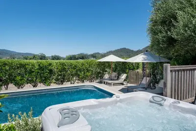 Image de Retraite vignoble de style méditerranéen magnifiquement rénové