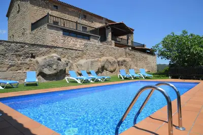 Image de Beau château historique bien entretenu avec piscine privée