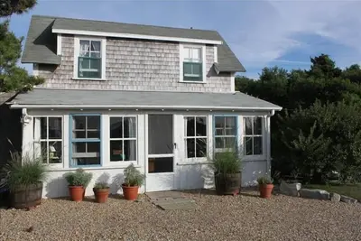 Image de Menemsha Harbourside Cottage - ouverture de dernière minute la première semaine de juillet