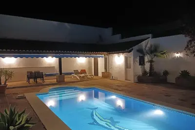 Image de Luxueuse villa donnant sur parcours de golf, piscine chauffée privée, belle vue
