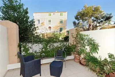 Image de appartement à 500 m du bord de mer dans residence sécurisée