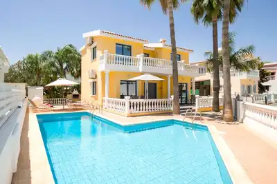 Image de Luxueuse villa individuelle de 4 chambres côté plage, piscine privée, Ayia thekla