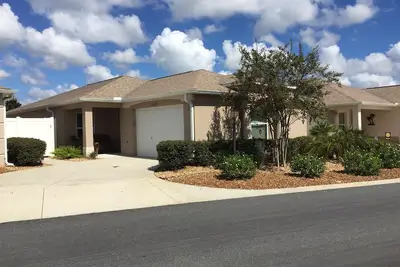 Image de Emplacement parfait. . . entre Brownwood et le lac Sumter