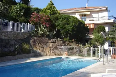 Image de Appartement dans villa avec vue mer