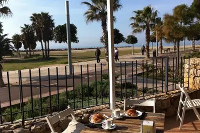 Penthouse de charme avec vue sur la mer, 2 grandes terrasses et 40m de la plage