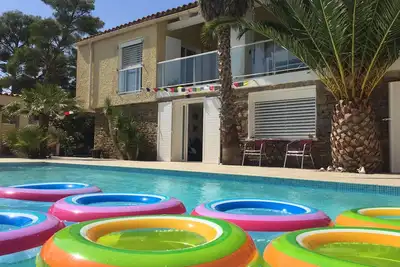 Image de Grande maison de caractère avec piscine et proche mer