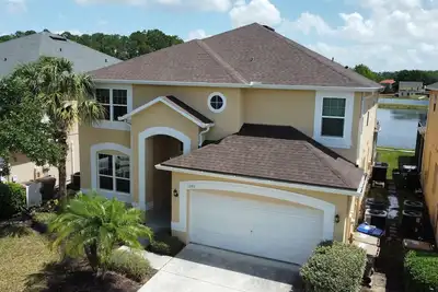 Image de Spécification de luxe «The Seasons Villa» à proximité des parcs et superbe vue sur le lac