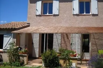 Image de Villa traditionnelle située à 6 kms de St Rémy de Provence et 12 kms d'Avignon