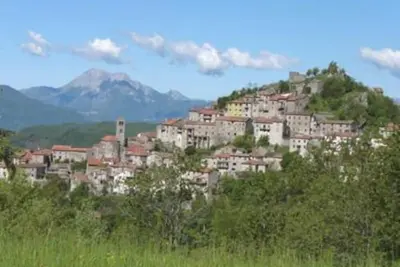 Image de demeure typique pour vacances dans un petit bourg rural toscan