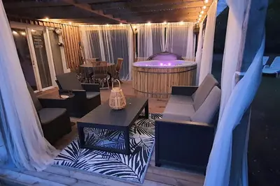 Image de Maison avec Spa au calme arboré sur10000m2 entre plages océan et lac a Lacanau