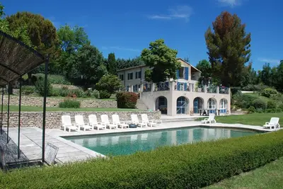 Heavenly Luberon house, 5-7 bedrms, 5-6 bathrms, tennis, pool, stunning views