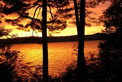 Image de Dawn O'Day 'Retreat Merveilleusement privée sur le lac George, Adirondacks