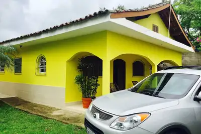 Image de Maison sur la plage avec piscine et barbecue. Climatisation