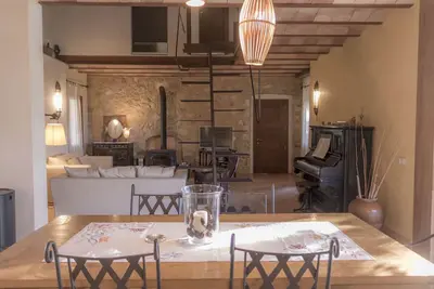 Image de Beautiful design villa amongst vineyards, with pool, Bbc & mountains views