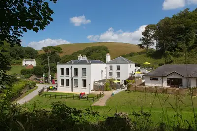 Image de Appartement Heritage 2 chambres dans une maison de campagne classée Grade 2 avec vue sur la mer