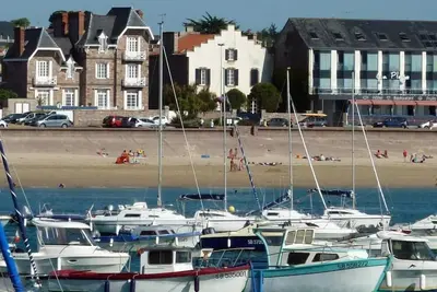 Image de Exceptionnelle Villa De Vacances Face Mer (300m2).