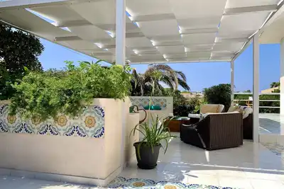 Elegant House with garden 100mt from the free beach