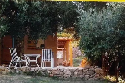 Image de Cotignac et son rocher, au coeur de la Provence verte, 25km gorges du Verdon
