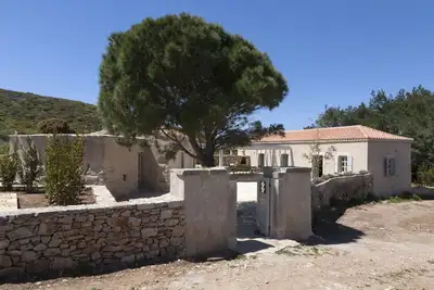 Image de Rénové Stone House À Aroniadika