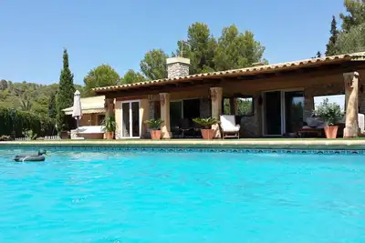 Image de Villa familiale avec grand jardin, piscine, aire de jeux et une intimité absolue
