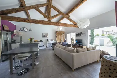 Image de Villa 4 Chambres avec piscine privée à 5 mn d' Aigues Mortes, 10 mn de la mer