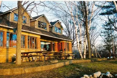 Image de Grande maison de campagne toute l'année, avec plage, sur le magnifique lac Cristal