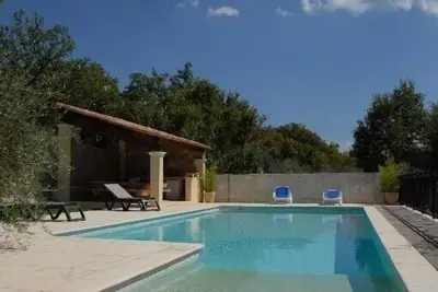 Image de Villa avec piscine au milieu des oliviers dans le canton de Fayence