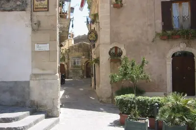 Image de Maison à Ortigia confortable, bien meublée, indépendante. Climatisation WiFi