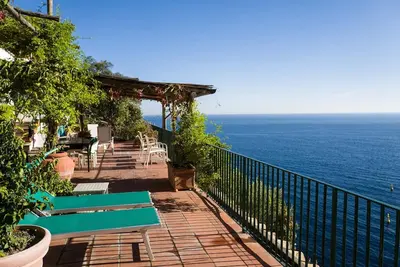 Image de Luxury villa, pool, sea access large terraces, stupendous views