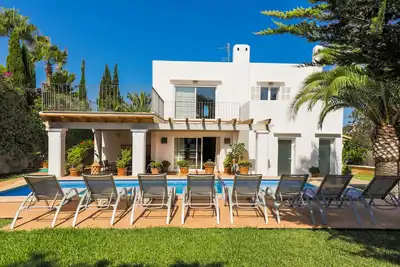 Villa pour 8 personnes, à proximité de la plage, piscine privée, emplacement central