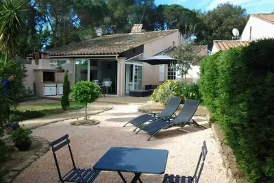 Proche De St Tropez Magnifique Mas Avec Jardin, Climatisation