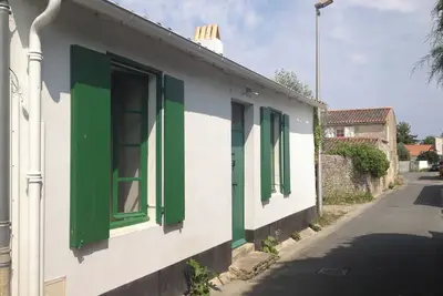 Image de Ile De RĂ©-Maison Traditionnelle Fleurie Au Coeur Des Portes-en-RĂ©(Triangle D'Or)
