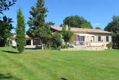 Image de Maison indépendante, avec un grand jardin arboré et clôturé