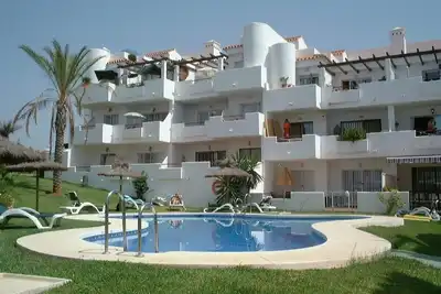 Fantastique appartement penthouse de 2 chambres avec piscine, terrasse et vue sur la mer