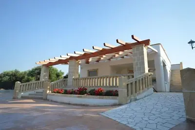 Image de Villa entre mer et campagne, Tout Neuf dans un quartier calme avec 2 chambres, 2 salles de bains.