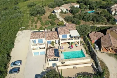 Image de gîte tout confort dans résidence de luxe