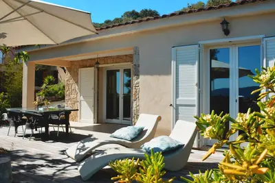 Image de Villa 4 étoiles en Résidence avec piscine, à 250 m des plages.