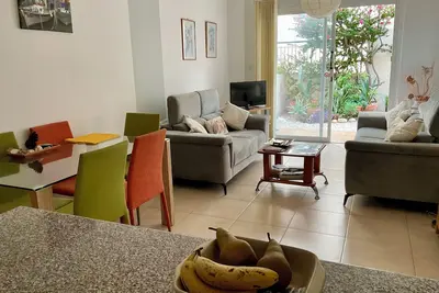 Image de Dans le centre de Peyia village, 2 chambres, piscine, <br>Patio / jardin, barbecue. Wifi gratuit