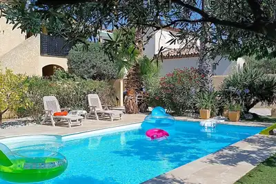 Image de Bas de villa climatisé avec piscine à St Cyr sur Mer (Var)