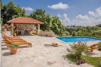 Image de Villa Sun - charmante villa avec piscine, grand jardin et intimité totale