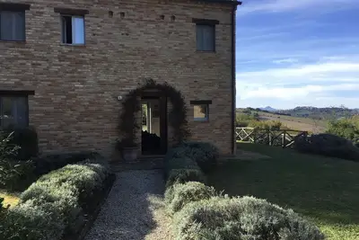 Image de Stunning Le Marche 4 double bedroom farmhouse with private pool