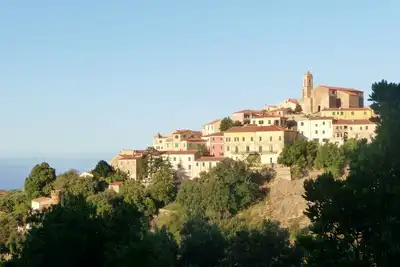Image de Toscane, Île d'Elbe, Poggio: maison charme dans village typique dominant la mer