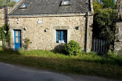 Image de Maison ancienne restaurée, jardin arborée, au calme à 3 km de la Plage / Mer