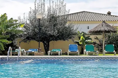 Image de Bungalow pour 4 personnes, avec gr. Piscine communautaire, WiFi, jardin privé, supplémentaire Cuisine extérieure et amp; gril